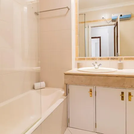 Charmy Rodrigues Lobo