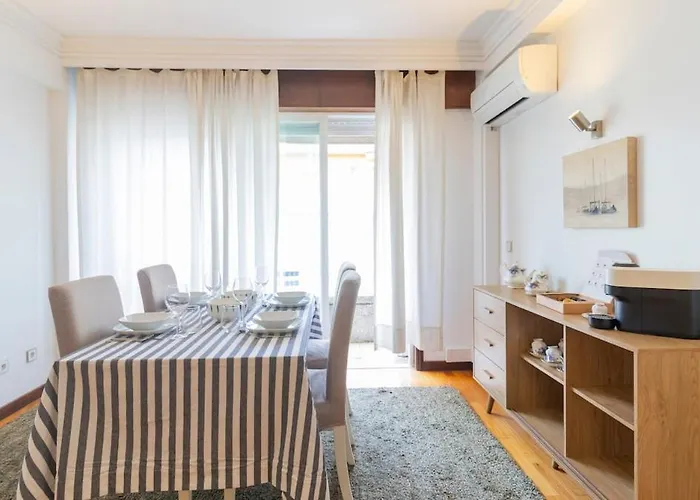 Charmy Rodrigues Lobo *