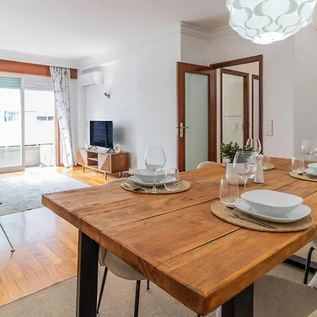 Charmy Rodrigues Lobo *