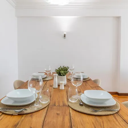 Charmy Rodrigues Lobo