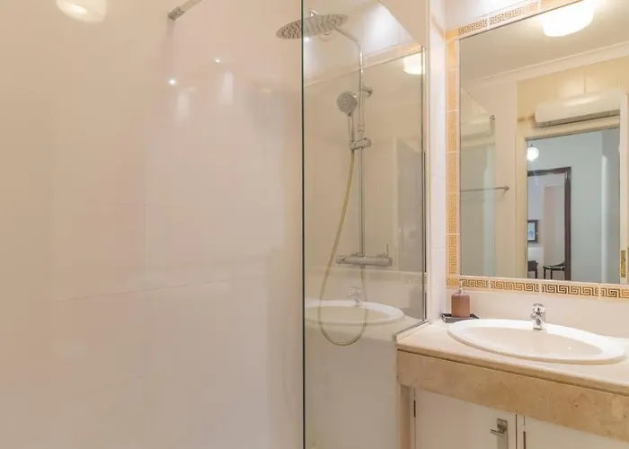 Charmy Rodrigues Lobo *