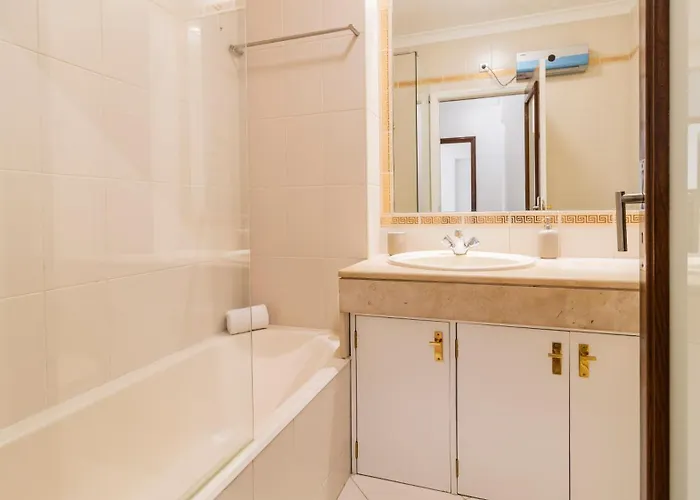 Charmy Rodrigues Lobo