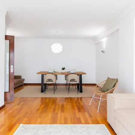Charmy Rodrigues Lobo *